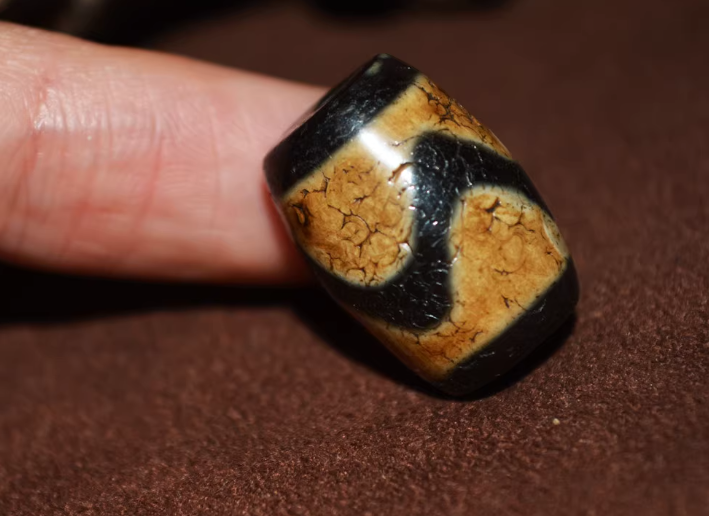 Real Tibetan Old Ancient Tiger Tooth Dzi Bead Amulet Pendant Water Wave Himalayan Agate Zigzag Antique Nepal Genuine Pure Gzi Talisman Bracelet