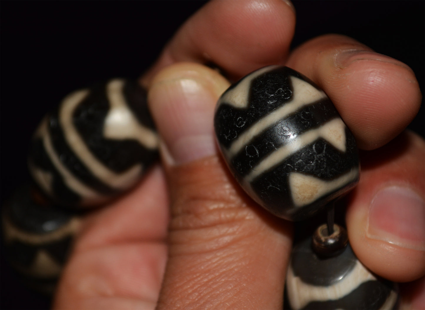 Real Tibetan Old Ancient Tiger Tooth Dzi Bead Bracelet Amulet Himalaya Water Wave Pure Zigzag Gzi Talisman Mala