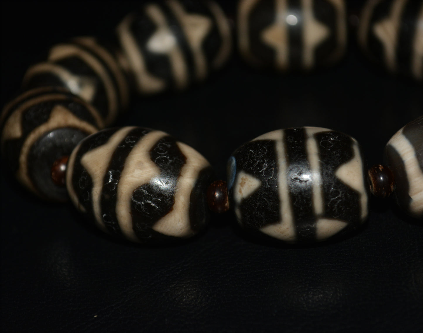 Real Tibetan Old Ancient Tiger Tooth Dzi Bead Bracelet Amulet Himalaya Water Wave Pure Zigzag Gzi Talisman Mala