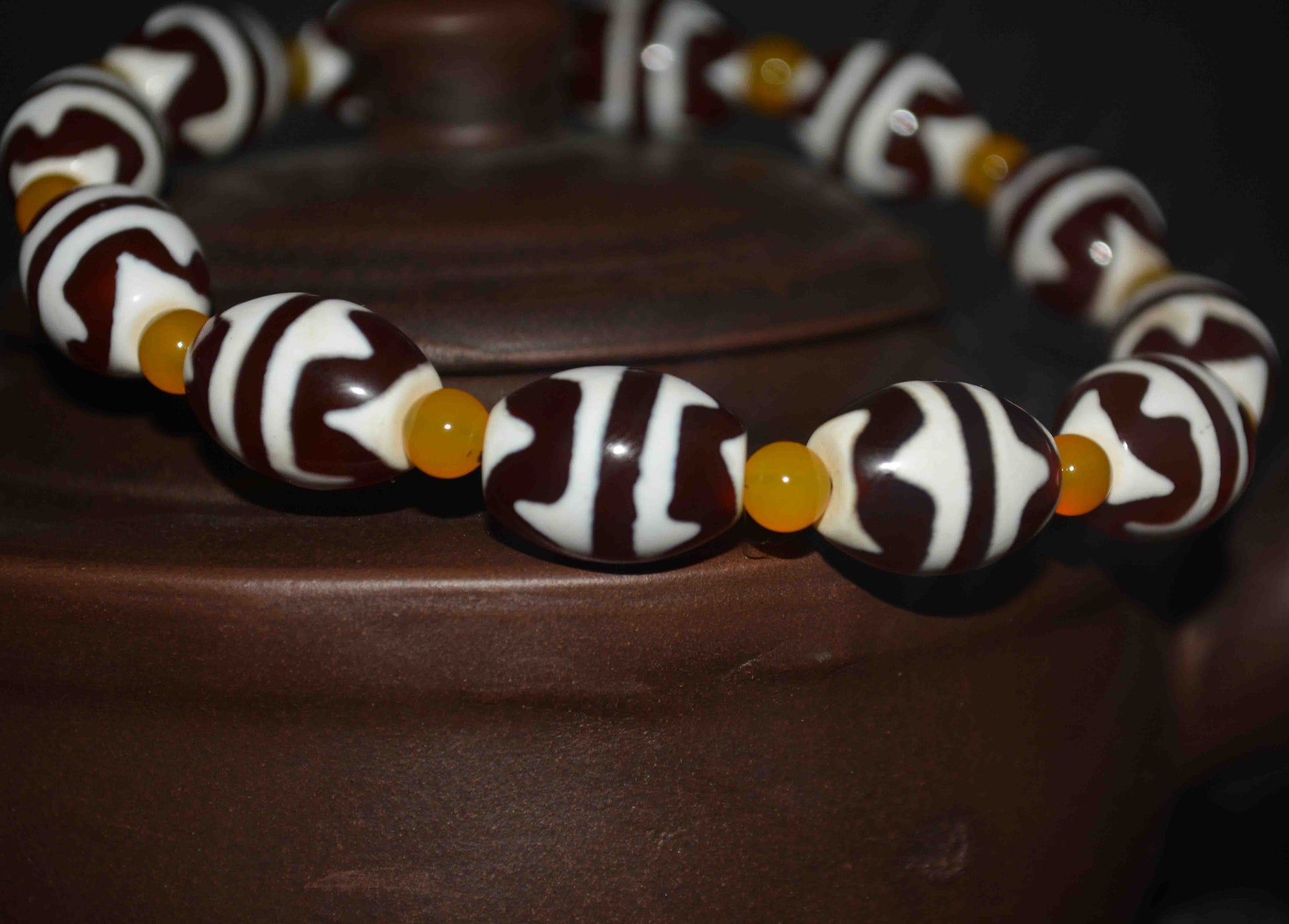 Real Tibetan Old Tiger Tooth Dzi Bead Bracelet Mala Amulet Water Wave Himalayas Pure Zigzag Gzi Talisman Prayer Beads