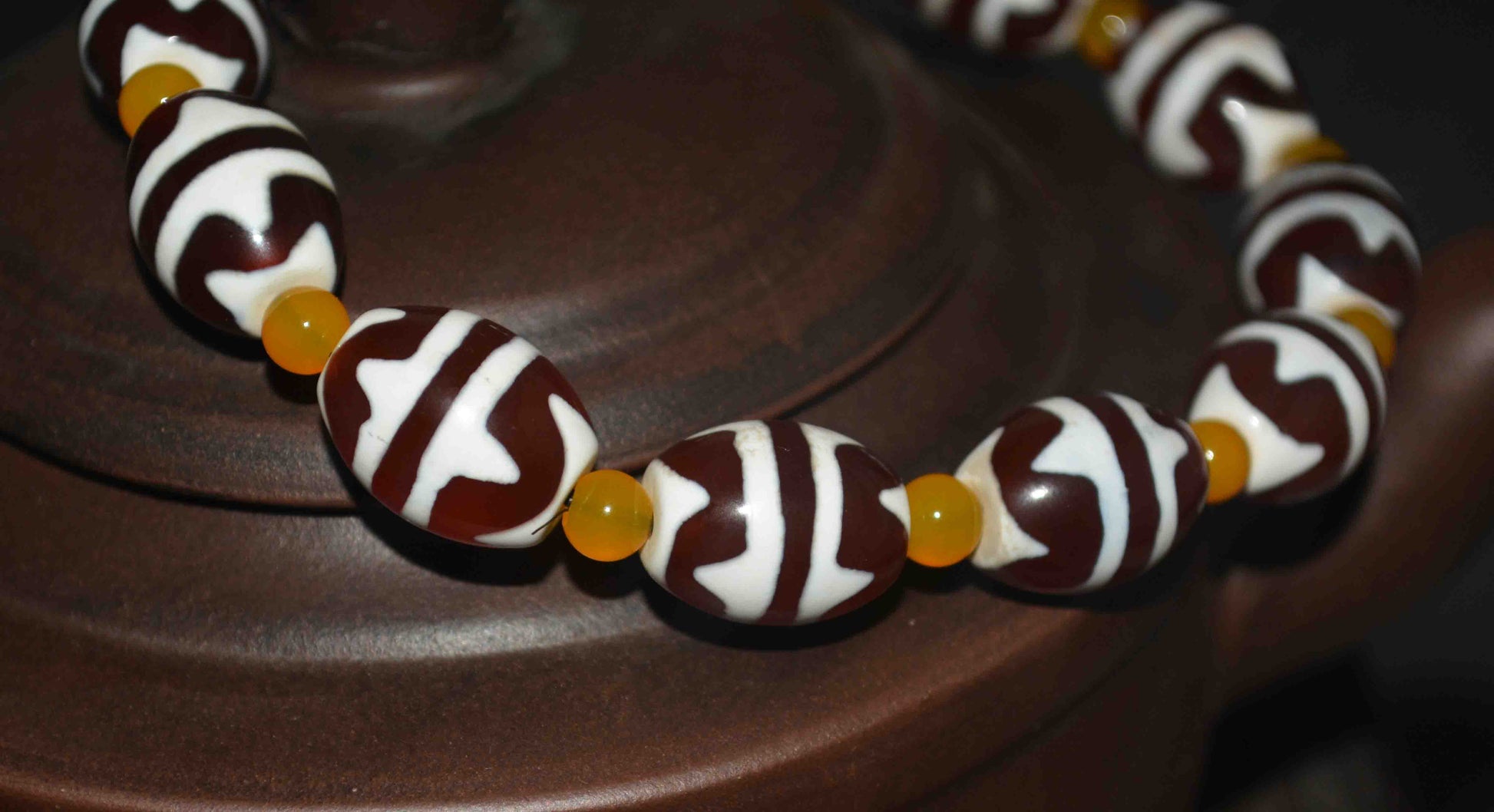 Real Tibetan Old Tiger Tooth Dzi Bead Bracelet Mala Amulet Water Wave Himalayas Pure Zigzag Gzi Talisman Prayer Beads