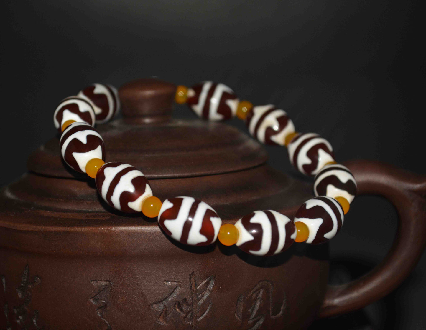 Real Tibetan Old Tiger Tooth Dzi Bead Bracelet Mala Amulet Water Wave Himalayas Pure Zigzag Gzi Talisman Prayer Beads