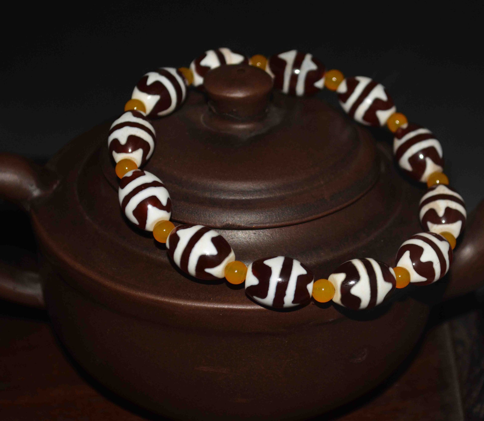 Real Tibetan Old Tiger Tooth Dzi Bead Bracelet Mala Amulet Water Wave Himalayas Pure Zigzag Gzi Talisman Prayer Beads