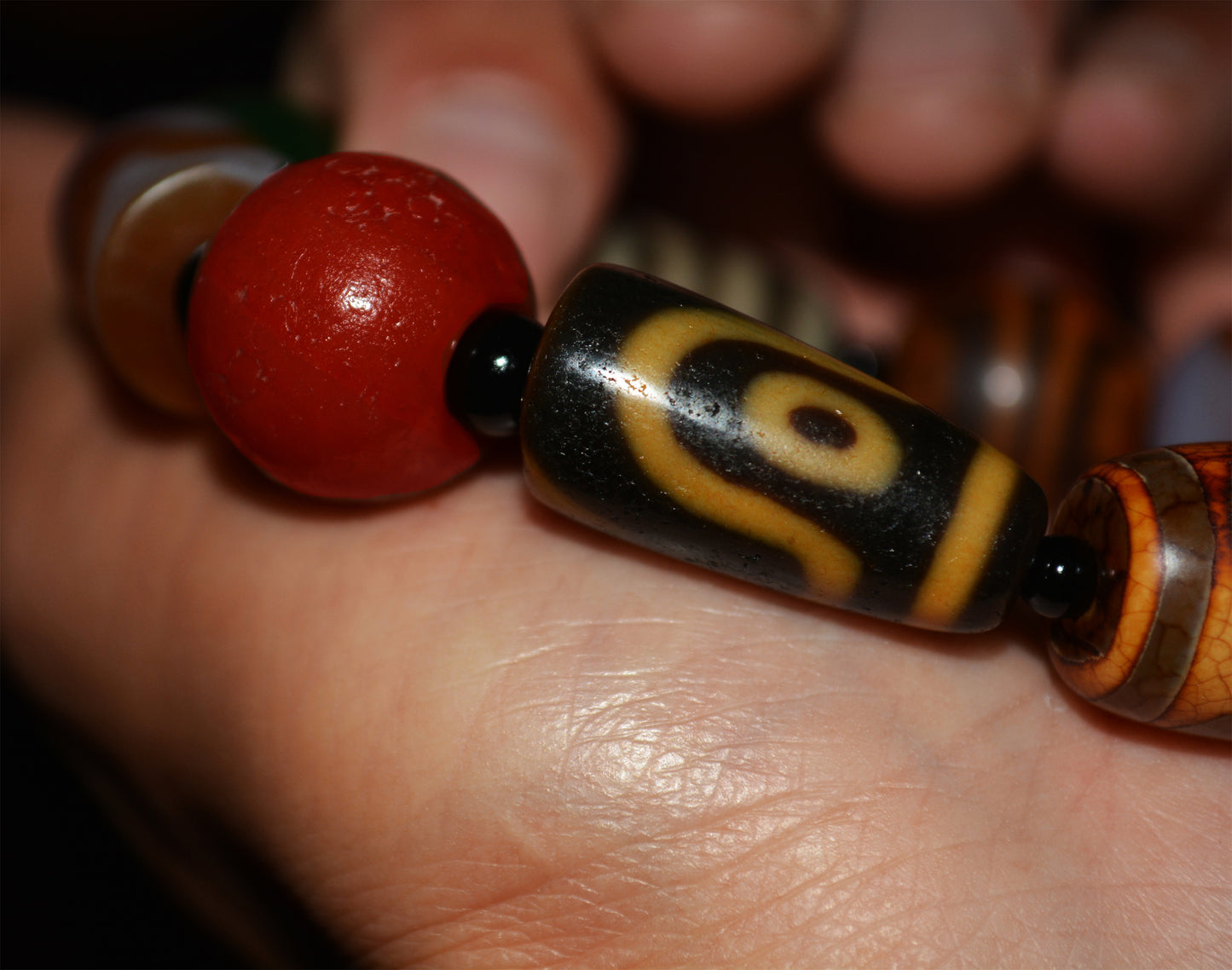 Real Himalaya Ancient Dzi Bead Bracelet Tiger Tooth Two Eyes Three Eyed Crystal Pema Raka Nanhong Agate Mala Prayer Beads