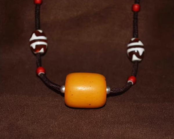 Real Tibetan Old Antique Baltic Egg Yolk Amber Necklace Pendant Amulet Zigzag Tiger Tooth Dzi Bead