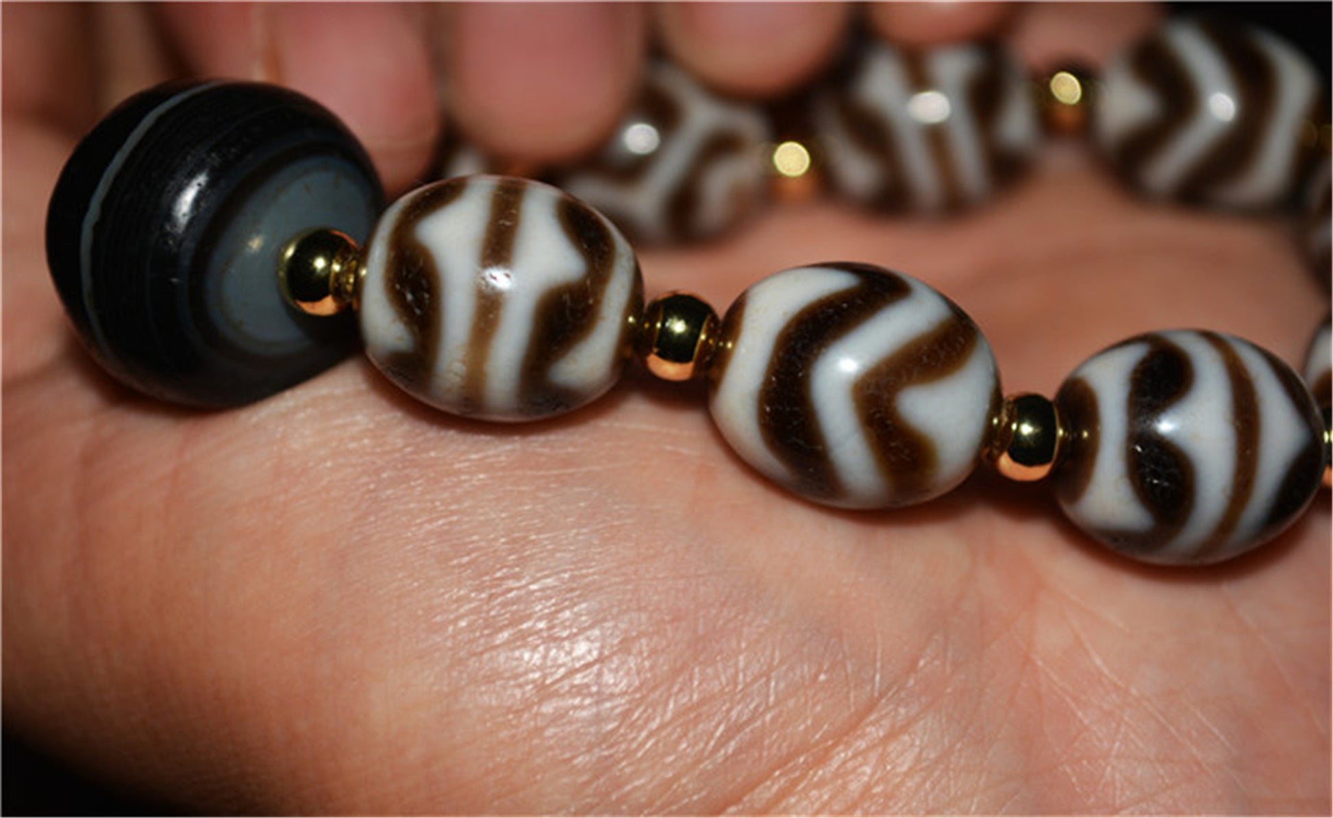 Real Tibetan Ancient Tiger Tooth Dzi Bead Bracelet Amulet Water Wave Zigzag Himalaya Old Antique Genuine Agate Nepal Pure Lotus Gzi Talisman Pendant Mala Prayer Rosary