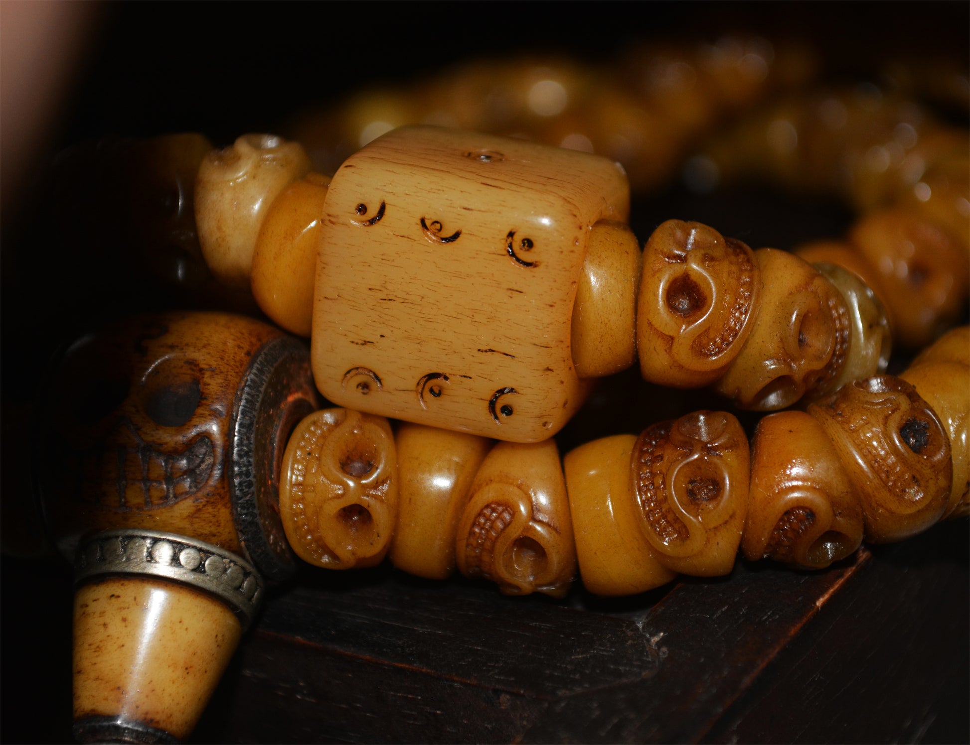 Tibetan Old Antique Skull Prayer Beads Bracelet Real Kapala Bone Mala Rosary Himalayan Genuine 108 Buddhism Worry Necklace Dice Amulet